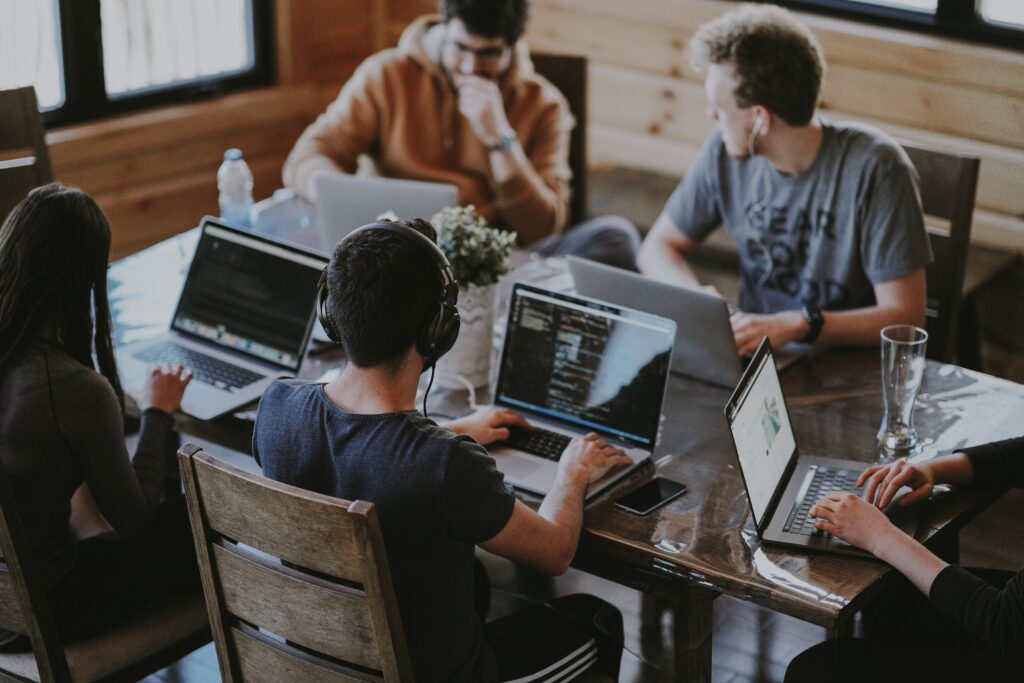 4 male students doing a digital marketing course